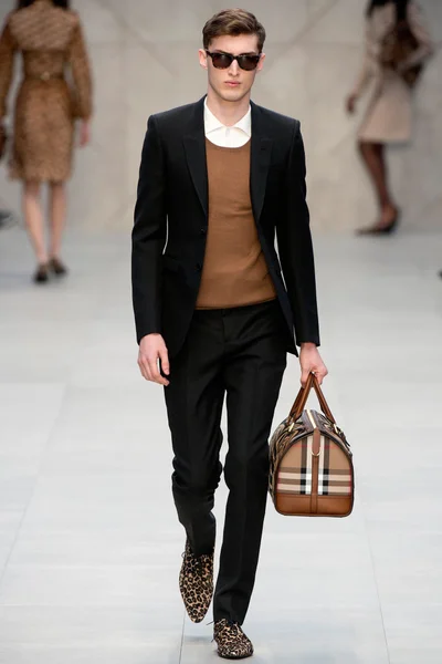 Look 17